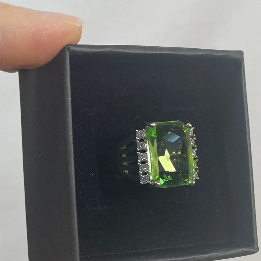 Sterling silver Large Green Gemstone Ring 925 zirconia diamonds